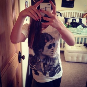 paris-has-a-t-shirt-with-her-daddy-s-face-on-it-paris-jackson-31252071-612-612.jpg